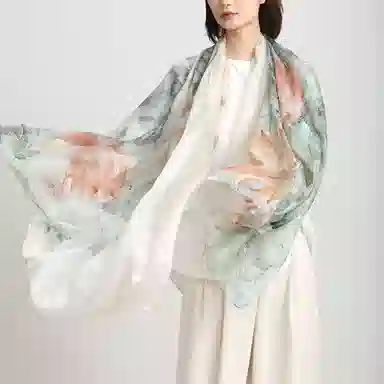 莎莎 荷韵清风 水墨荷花乔其纱真丝大披肩 文艺风气质款高档日常百搭出游拍照 桑蚕丝 丝巾 女款