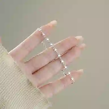 925