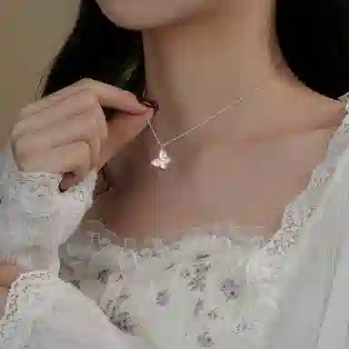 925