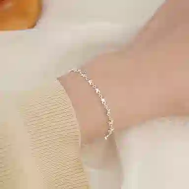 925