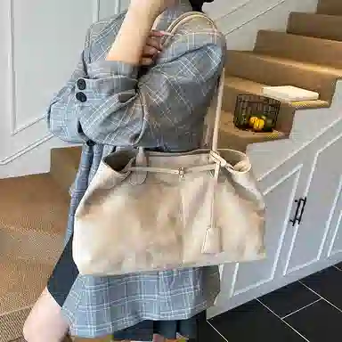 YTARA Tote