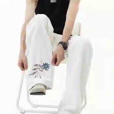 Chuan Qi Bao Luo Jeans