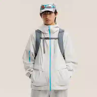 山系户外徒步登山舒适时尚连帽短款外套 冲锋衣 男女同款