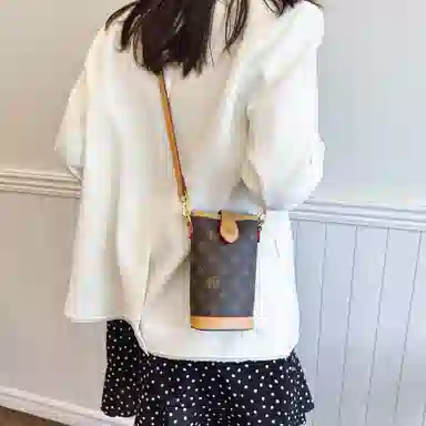 米囹 复古印花 水桶包 单肩手机包 棕色