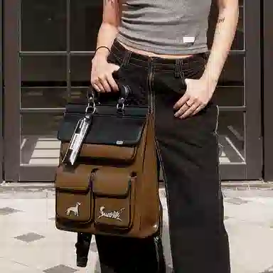 大犬乌马 复古通勤百搭 超纤皮 双肩包 大号 女款 黑棕色