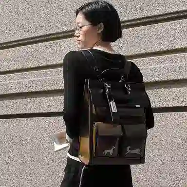 大犬乌马 复古通勤百搭 超纤皮 双肩包 大号 女款 黑棕色