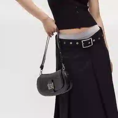 大犬乌马 纯色复古高级时尚 牛皮 马鞍包单肩包 小号 女款 黑巧