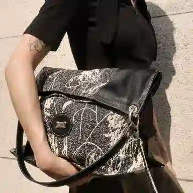 大犬乌马 大容量百搭通勤 织物 水桶包单肩包 大号 女款 提花黑