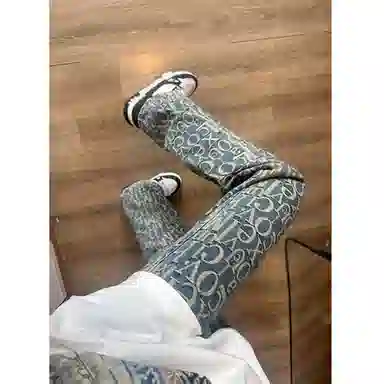 悍戈 美式字母提花夏季潮流水洗微喇直筒长裤 满印设计感痞帅弯刀裤牛仔裤 男女同款