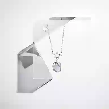 925