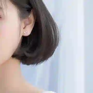925