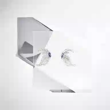 925