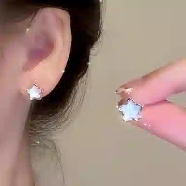 清脆小溪 极简炫彩璀璨星星 小众高级感 简约气质 精致小巧可爱 适合日常通勤 合金 耳钉 女款