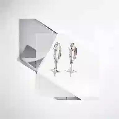 925