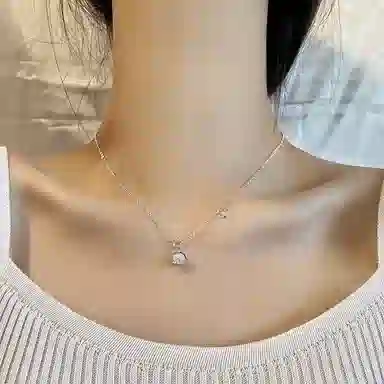 925