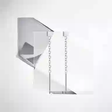 925
