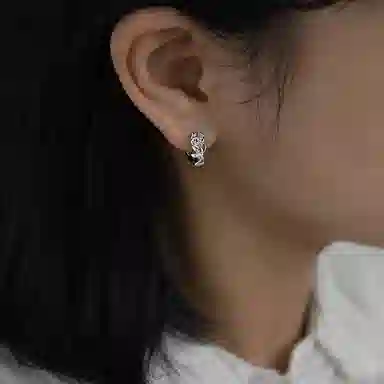 清脆小溪 法式浪漫玫瑰花小众设计独特精致优雅气质高级感清新简约百搭通勤 合金 耳环 男女同款情侣款