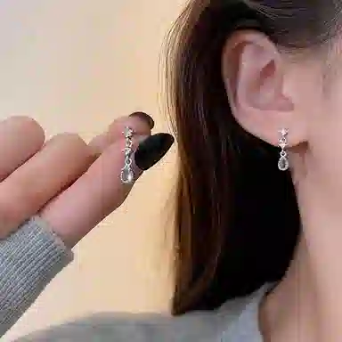 925