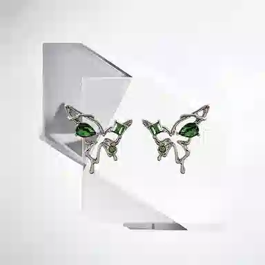 925