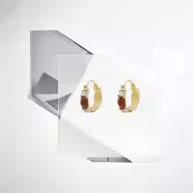 925