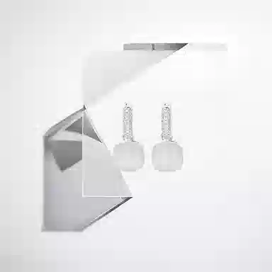 925