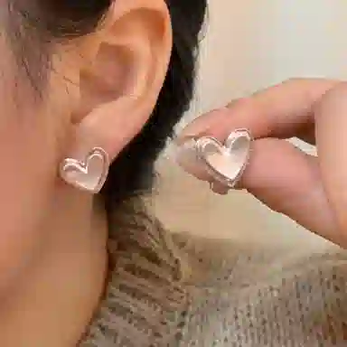 925