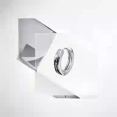 925