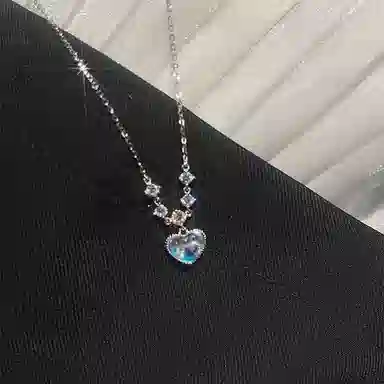 清脆小溪 怦然心动浪漫优雅文艺氛围感轻奢时尚创意精致简约闪亮清冷感小众设计日常百搭 合金 挂件 男女同款情侣款