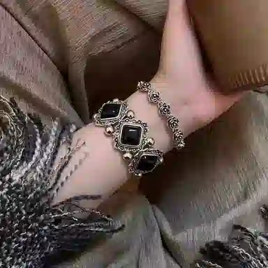 清脆小溪 清冷风 墨色玫瑰手饰高级感百搭气质优雅创意设计搭配 合金 手链 女款