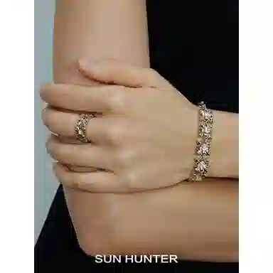 SUN HUNTER