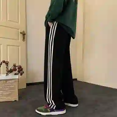 TR hiphopcleanfitvibe