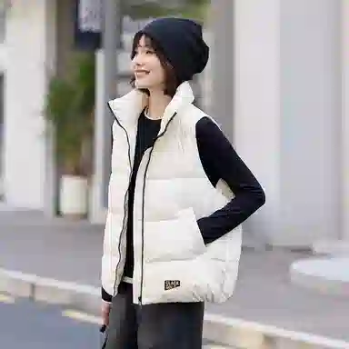 鸭鸭  黑金系列 纯色基础款保暖时尚宽松立领潮流百搭简约通勤  羽绒马甲  女款