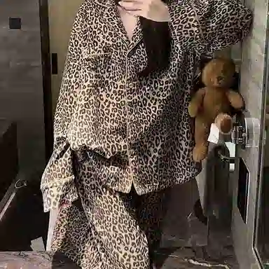 静英鸾 冬季时尚豹纹简约风德绒加厚保暖翻领家居服睡衣套装 女款