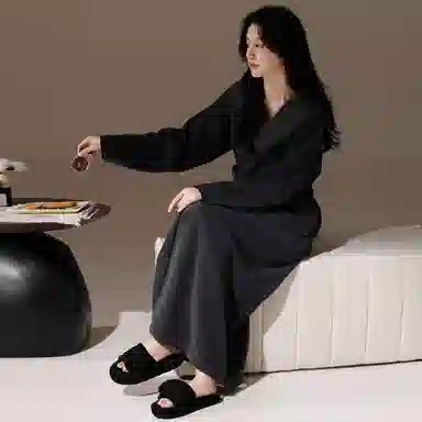 静英鸾 珊瑚绒保暖加绒加厚简约高级感纯色连帽长袖休闲家居服睡袍 女款