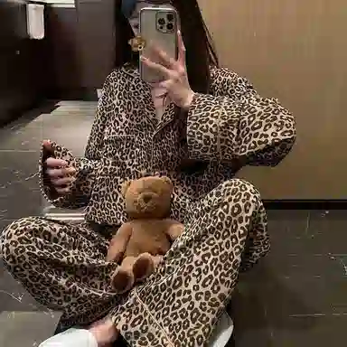 静英鸾 冬季时尚豹纹简约风德绒加厚保暖翻领家居服睡衣套装 女款