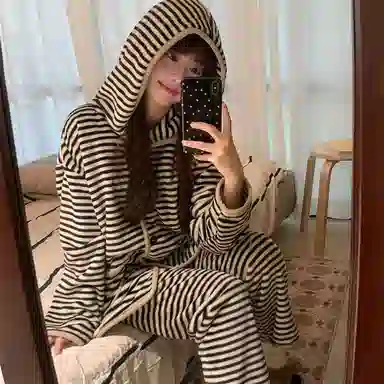 静英鸾 珊瑚绒保暖加绒加厚简约条纹高级感连帽休闲睡袍睡衣套装 女款