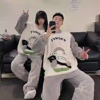 静英鸾 可爱小鲨鱼甜美风圆领珊瑚绒加绒加厚保暖秋冬季休闲舒适家居服睡衣套装 男女同款