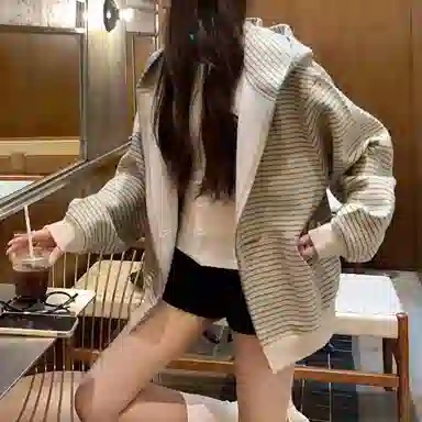 source with u oversize