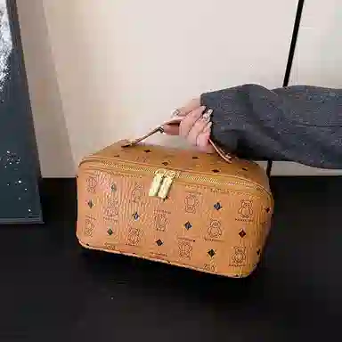 OLOEY2025 PU