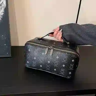 OLOEY2025 PU