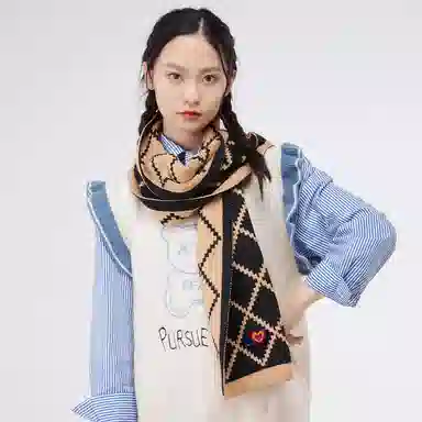 红豆 温暖舒适菱形格提花图案优雅气质保暖 聚酯纤维 绒线围巾 男女同款情侣款