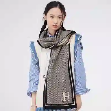 红豆 秋冬保暖户外字母提花外搭披肩 围脖 聚酯纤维 绒线围巾 男女同款情侣款