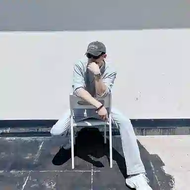 八哥 美式经典高街潮流做旧水洗废土风高级感窄版出街通勤柳叶弯刀时尚百搭微喇裤显高显瘦中腰设计秋冬裤子男牛仔裤 男女同款