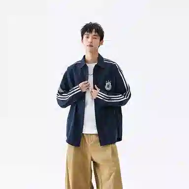 洋气先生 美式潮牌学院风胸图案刺绣三条杠条纹设计单排扣翻领长袖休闲宽松舒适耐磨有弹力日常通勤徒步简约百搭开衫上衣衬衫 男女同款