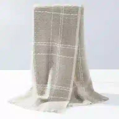 一米画纱 温暖柔软优雅舒适日式暖糯厚实色织格细腻亲肤保暖披肩青春洋气时尚 绵羊毛 绒线围巾 女款