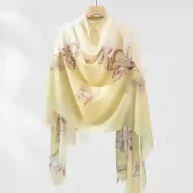 一米画纱 轻盈柔美细腻亲肤保暖空调披肩高档斜纹喷绘印花自然时尚旅游拍照 山羊绒 绒线围巾 女款