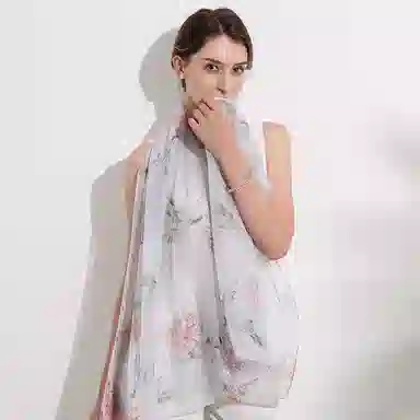 一米画纱 清新飘逸国风真丝雪纺喷绘沙巾气质仙仙花卉印花旅游拍照 桑蚕丝 丝巾 女款
