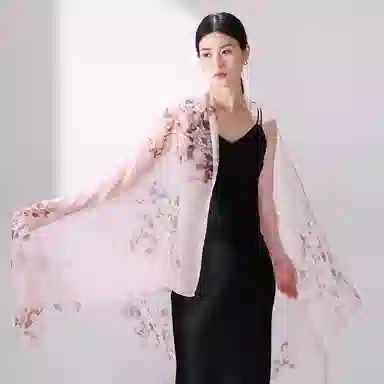 一米画纱 国风花卉轻盈透气旅游拍照外搭真丝雪纺喷绘长巾出行遮阳纱巾 丝巾 桑蚕丝 女款