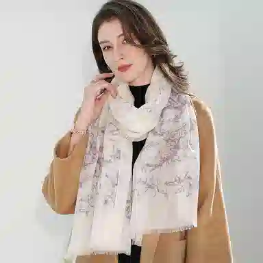 一米画纱 轻盈柔美细腻亲肤保暖空调披肩高档斜纹喷绘印花自然时尚旅游拍照 山羊绒 绒线围巾 女款