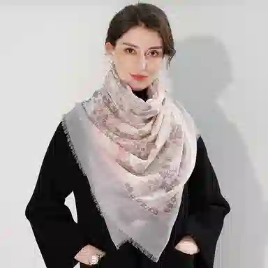 一米画纱 轻盈柔美细腻亲肤保暖空调披肩高档斜纹喷绘印花自然时尚旅游拍照 山羊绒 绒线围巾 女款